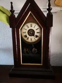 Relógio de capela antigo