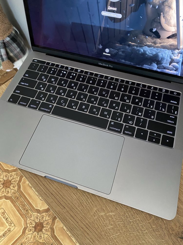 MacBook Pro 2016 (13-inch) i5, 8 ОЗУ, 250 SSD