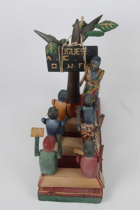 Grupo Escultórico / Maquete madeira - Aula de Português - Ex-colónias