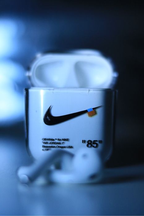 - Nike & Off White - Capa Airpods