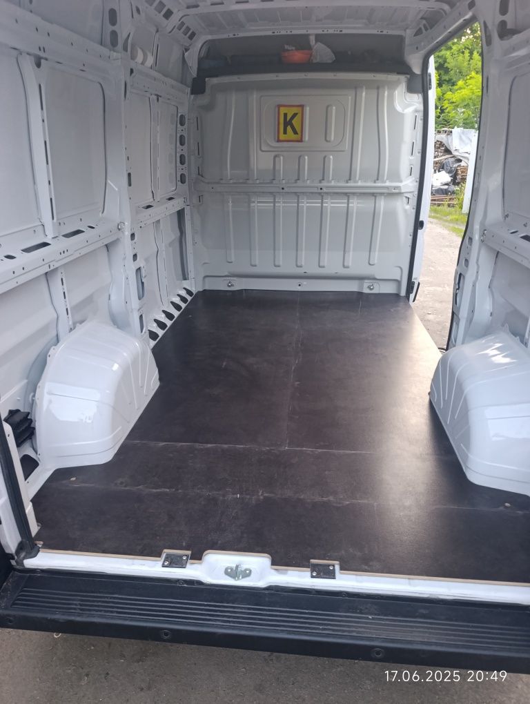 Обшивка фанерою и пластиком для Renault Master