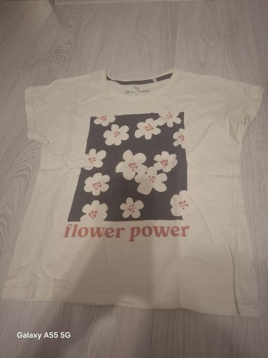 Koszulka w rozmiarze 140 cm dziewczęca