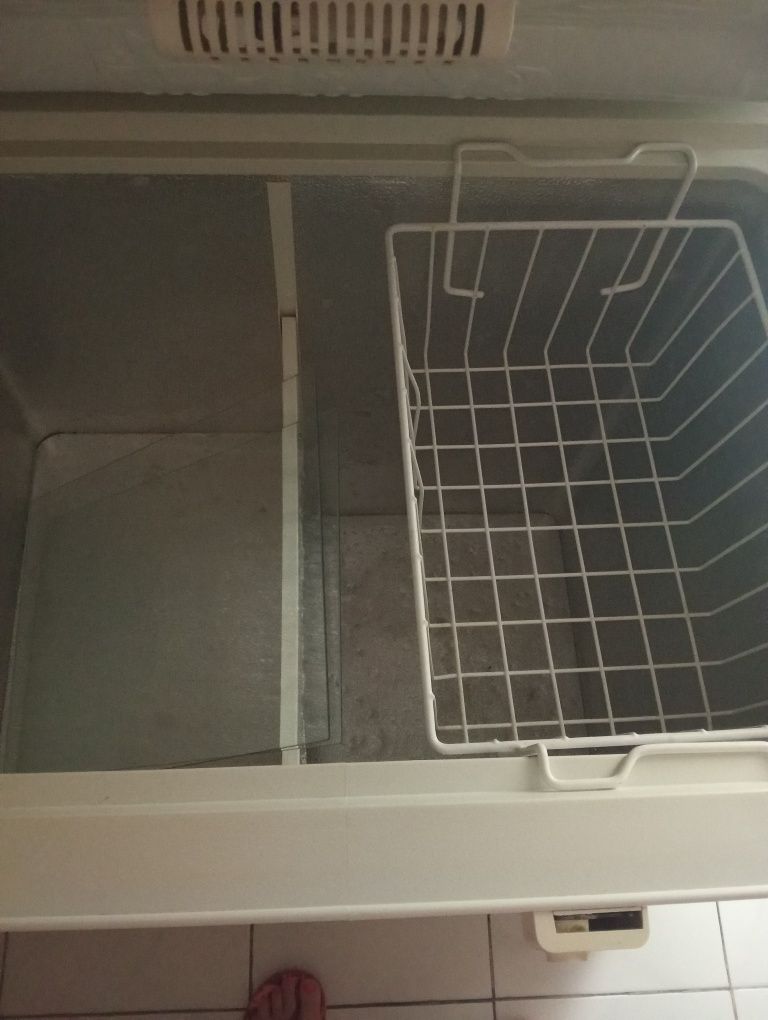 Vendo uma arca congeladora