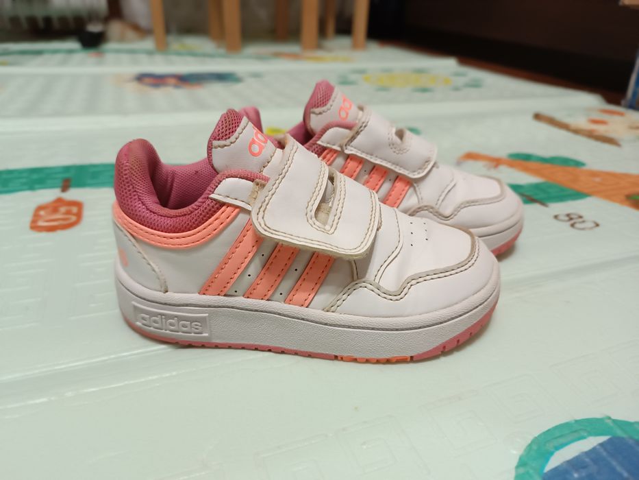 Продам кросівки Adidas для дівчинки