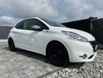 Peugeot 208 Klimatyzacja Tempomat Nawigaca