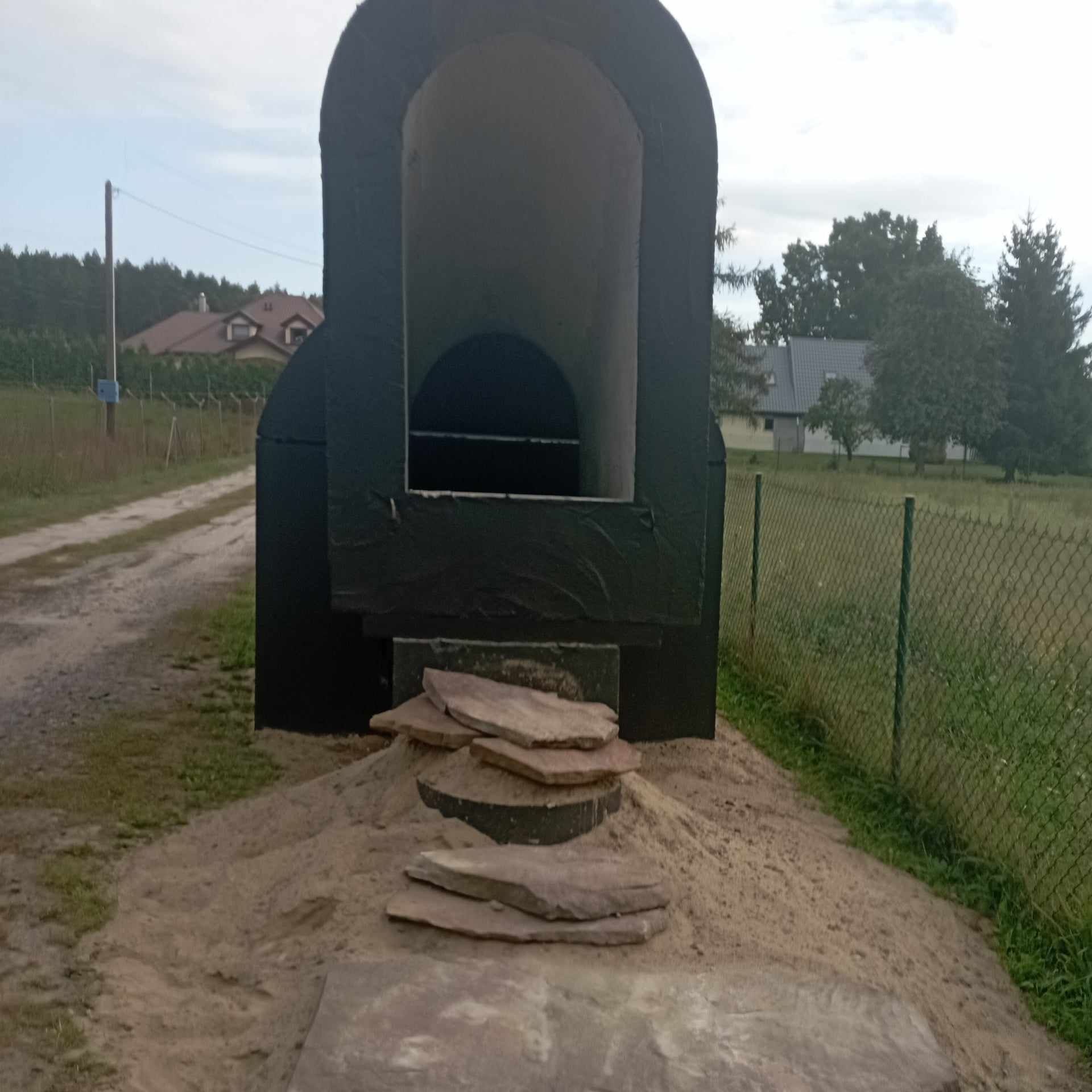 Piwnica betonowa ziemianka piwniczka spiżarnia