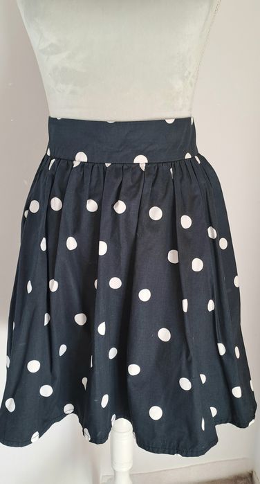 Saia Preta com bolinhas brancas e bolsos laterais, Tam 40