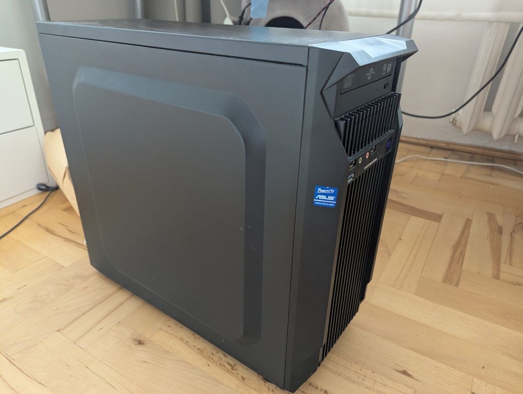 Komputer i5 + R9 285 + SSD + monitor NEC – gotowy do gry i pracy