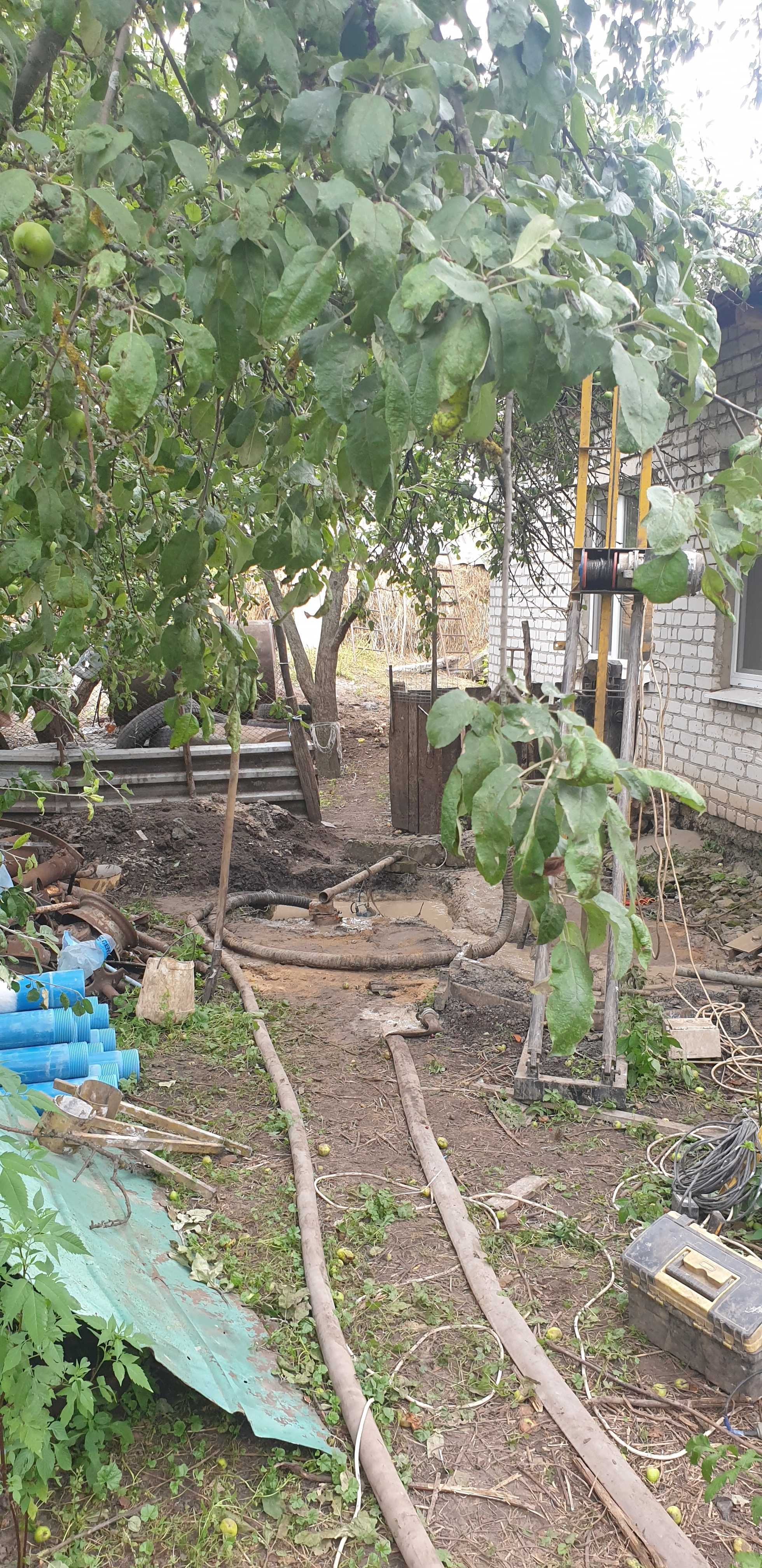 Буріння свердловин без заїзду у двір бурение скважин