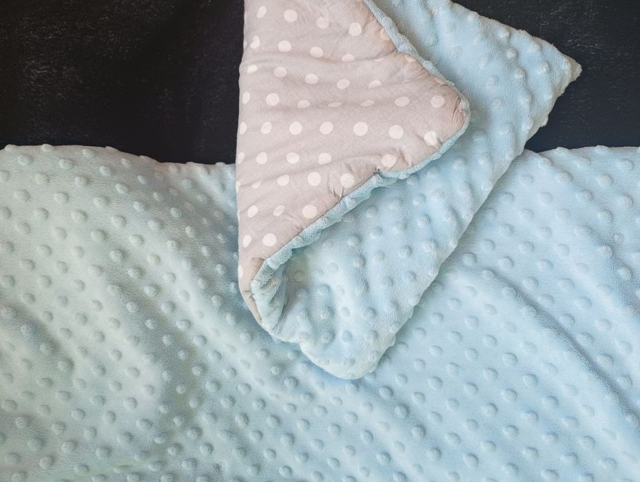 Kocyk i podusia typu Minky błękitno-szary ręcznei robiony