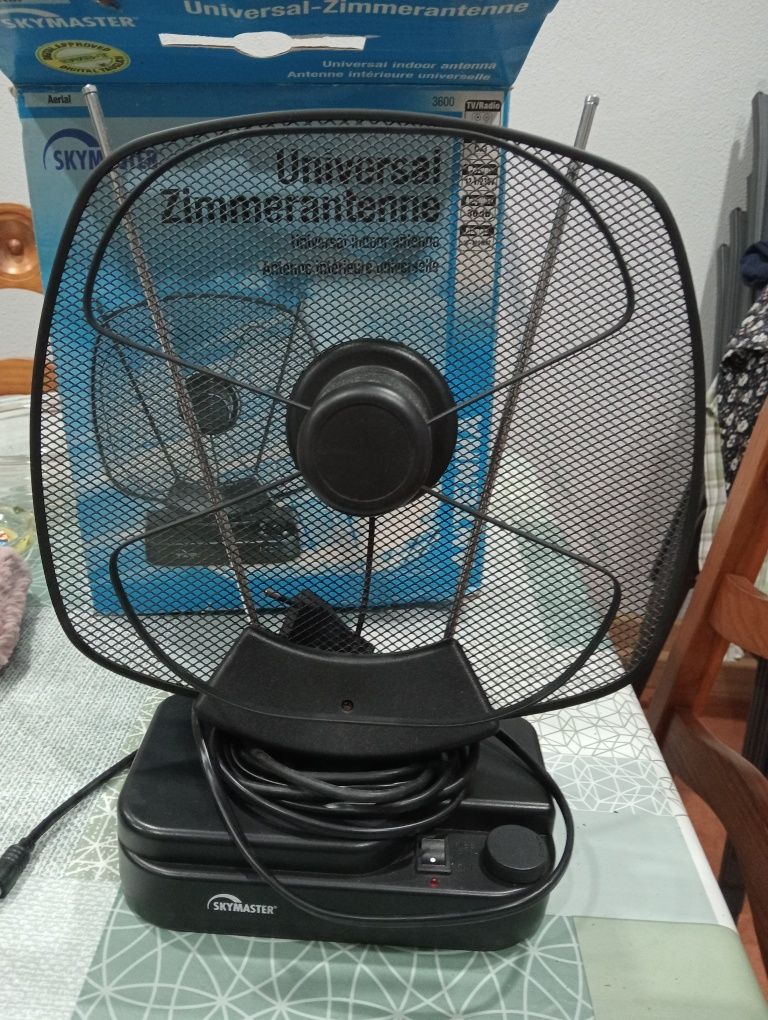 Antena TDT e rádio 12v/230v