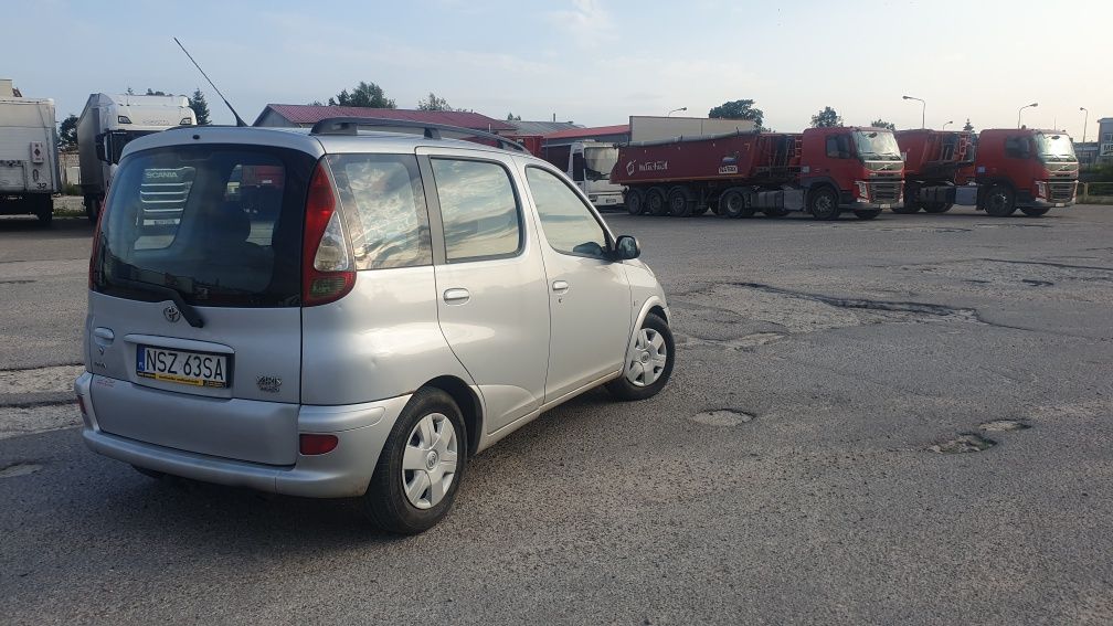 Toyota Yaris Verso 2003r. 1.4 D4D
