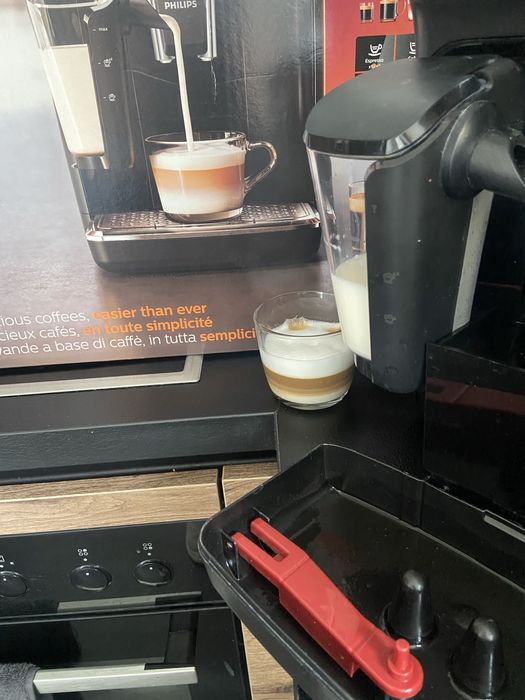 Кавоварка кавомашина 2023 р Philips EP2231 Series 2200 LatteGo з дому