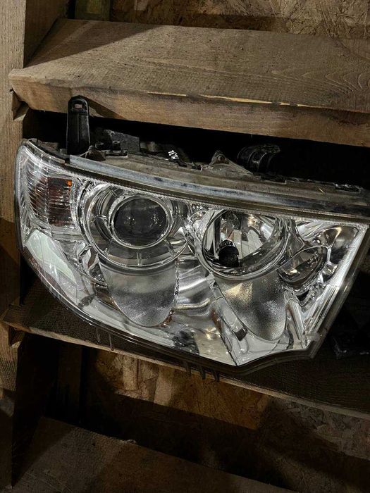 Фари права ліва передня Mitsubishi l200 Мицубиси Л200 2010-2015 р