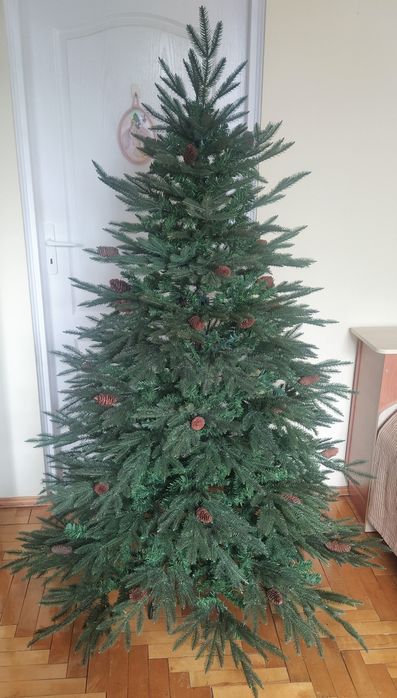Ялинка 180 см штучна лита з шишками