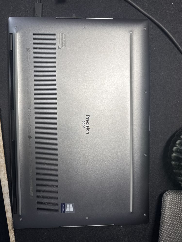 Dell Precision 5550 QWERTZ 32GB, 1TB kompletny zestaw
