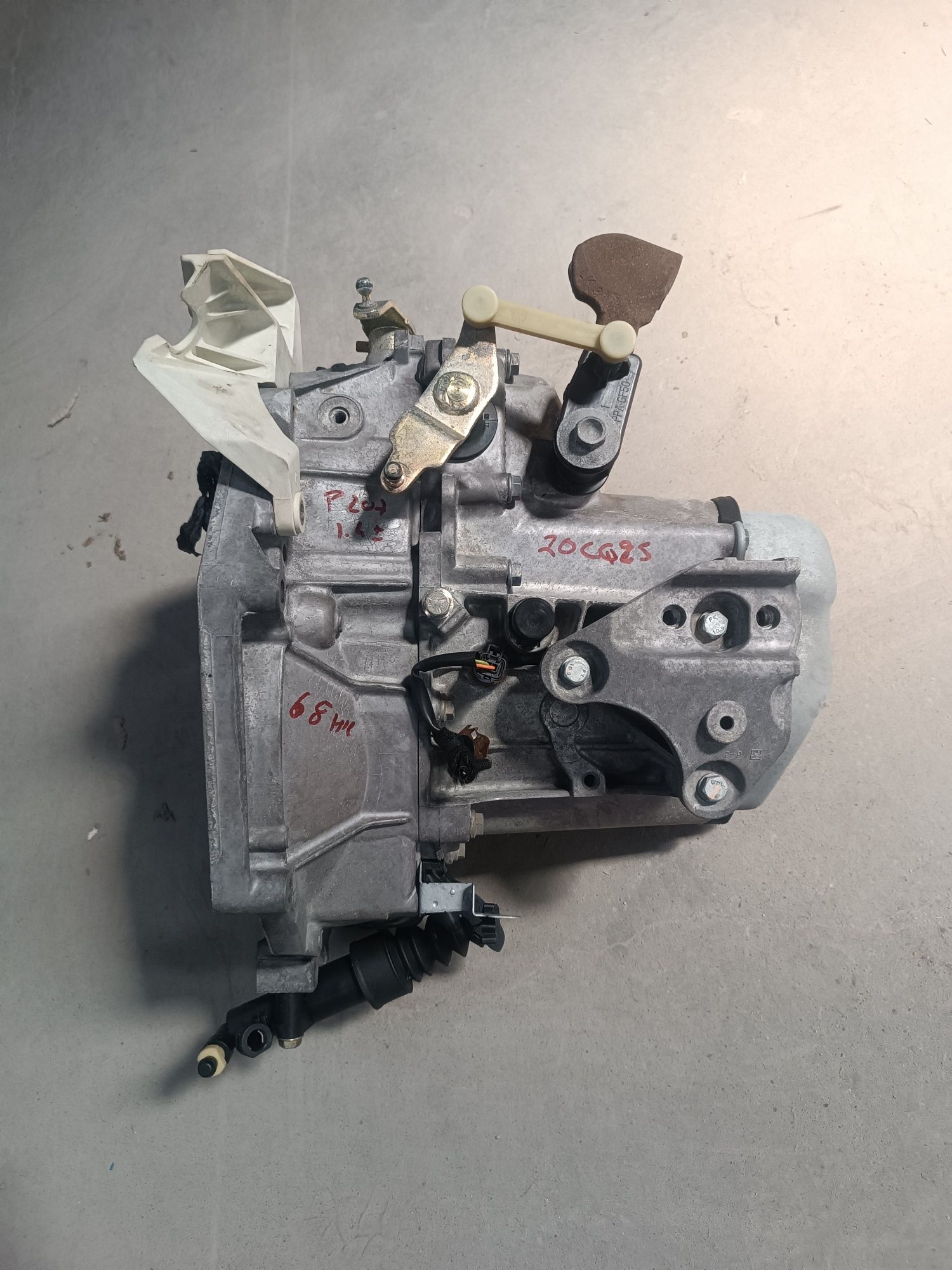 Caixa de velocidades - Peugeot 207 1.4i 2007 ( 20CQ25 )