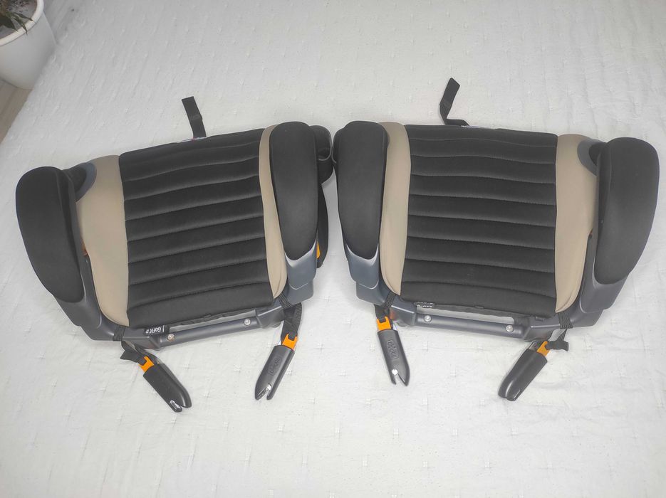 Автокрісло-бустер Chicco GoFit Plus гарний стан!