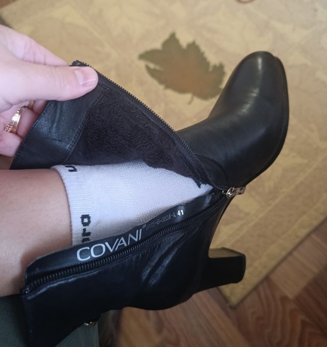 Полусапожки кожаные,41 разм,черные..