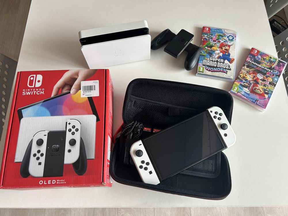 Nintendo Switch OLED + 2 jogos + case - como novo