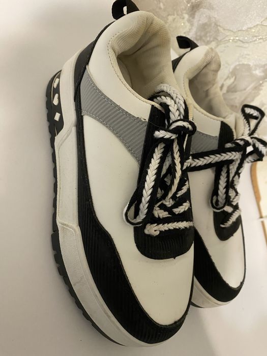 Продам кроссовки ,размер 36