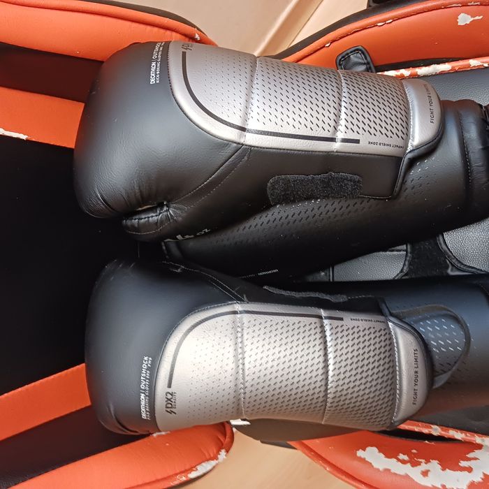 Luvas e proteção para as perna