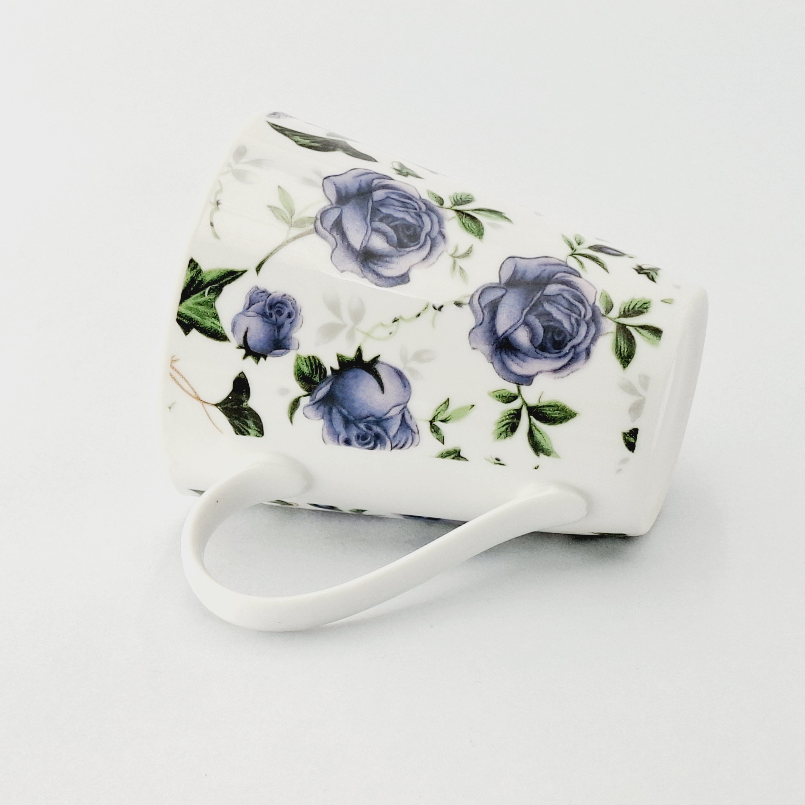 piękny kubek porcelanowy fioletowe róże kwiaty