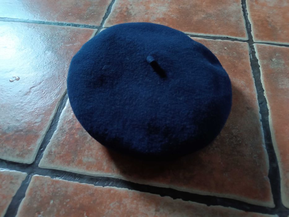 Beret wełniany granatowy
