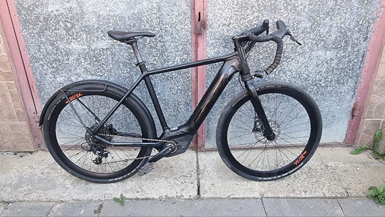 Крутий гравійний електричний велосипед Ktm. Bosch
