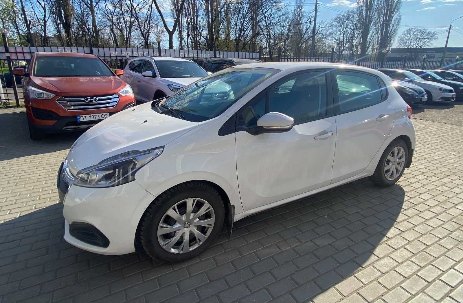 Peugeot 208 2017 року 1,2 л./бензин