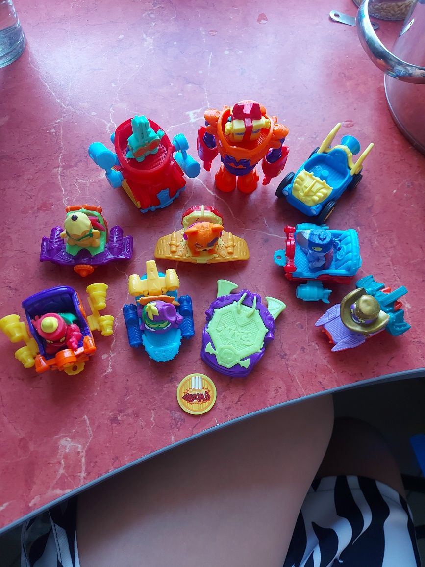Super Zings 8 figurek 8 pojazdów 1 robot wyrzutnia