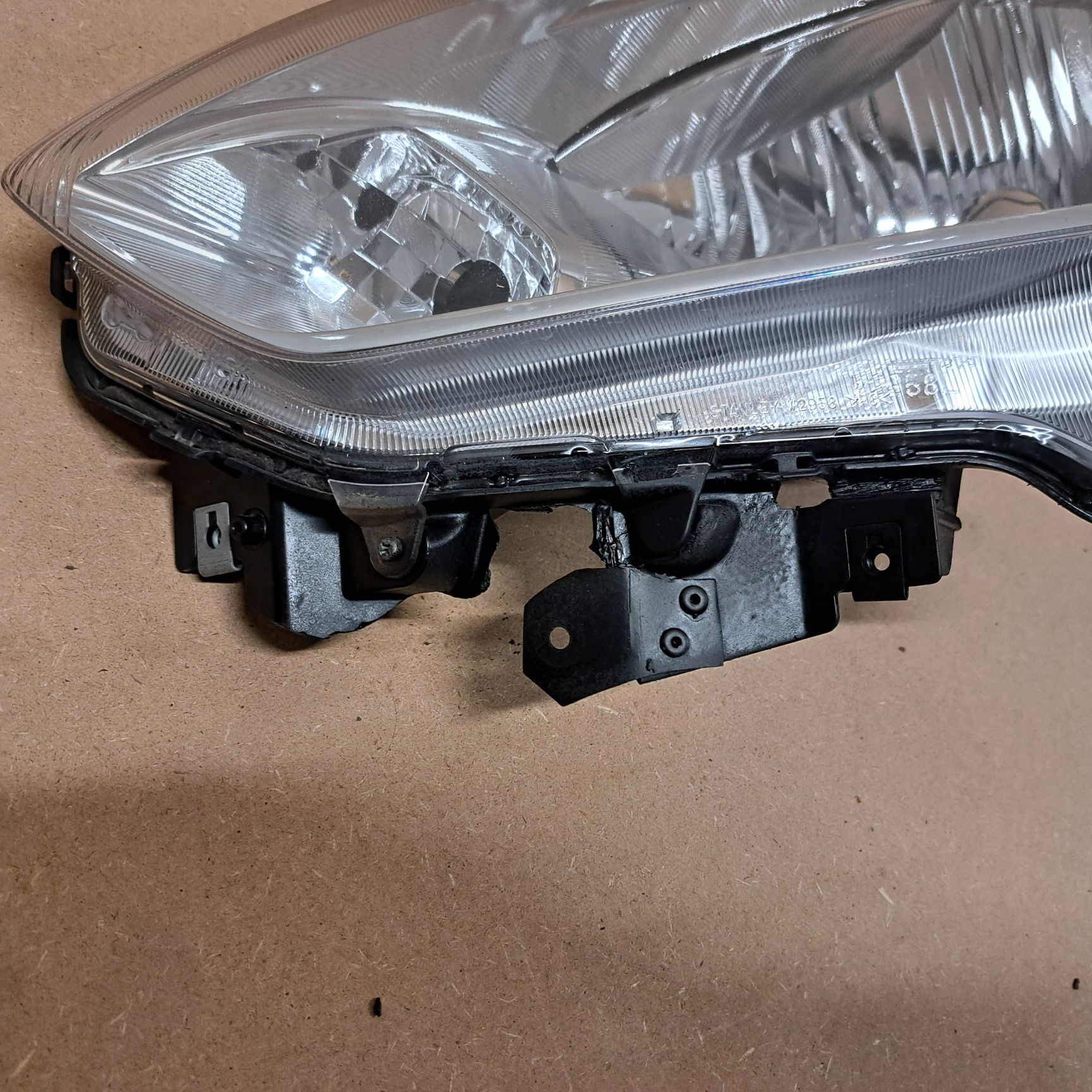 Lampa reflektor suzuki Swift MK8 lewy europa