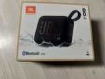 jbl go 4 нова чорна з оранжевим