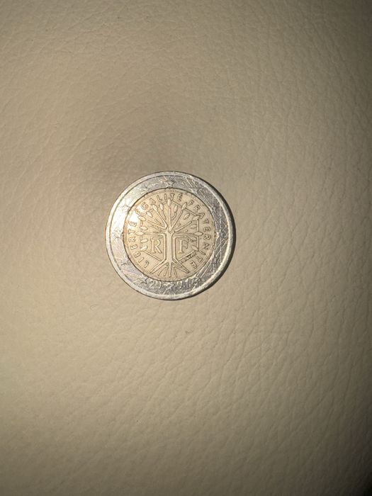 Moeda 2€ Rara Republica Francesa 2001 com ligeiros erros de cunhagem