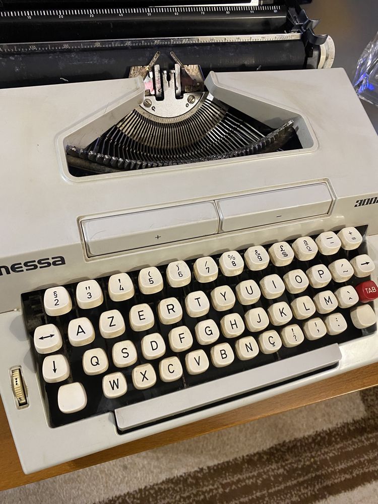 Máquina de escrever Messa 3200