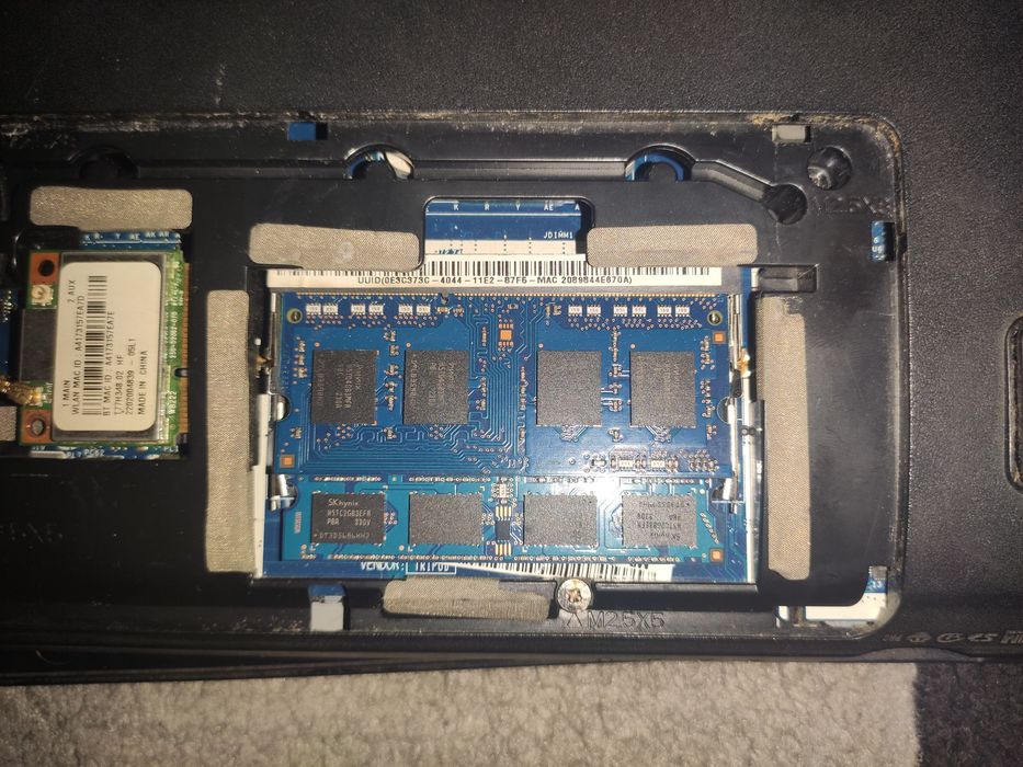 Продам неробочій ноутбук