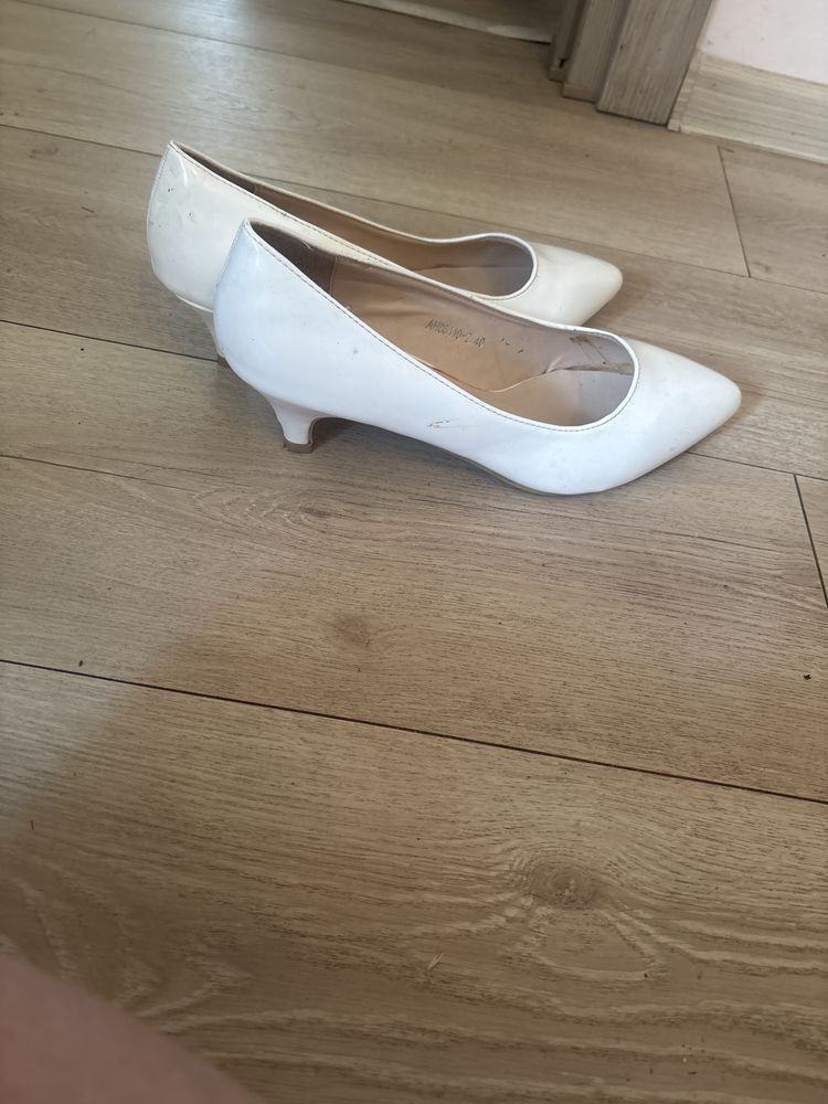Ślubne buty 40 białe