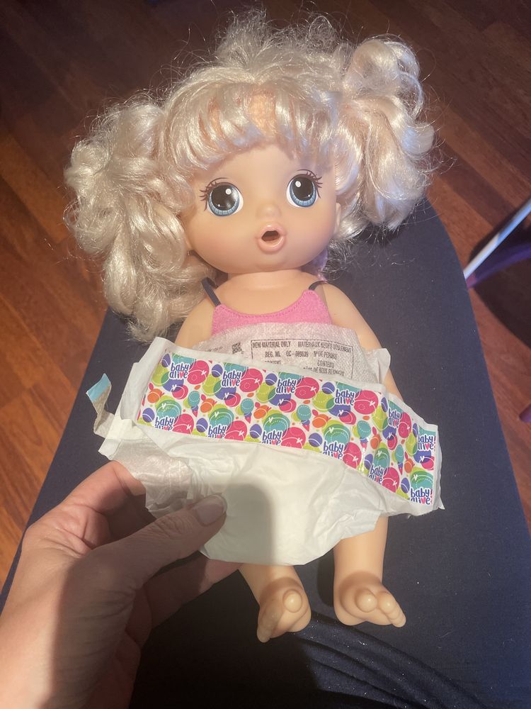 Lalka babyalive wraz z krzeselkiem do karmienia