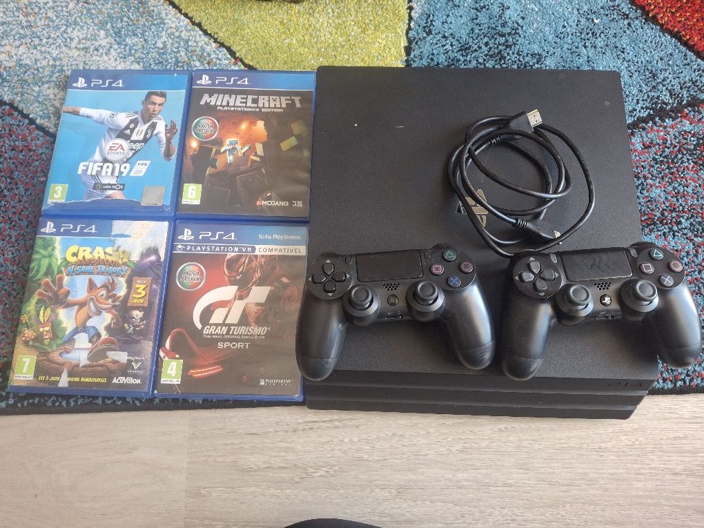 Play Station 4 pro 1 Tb