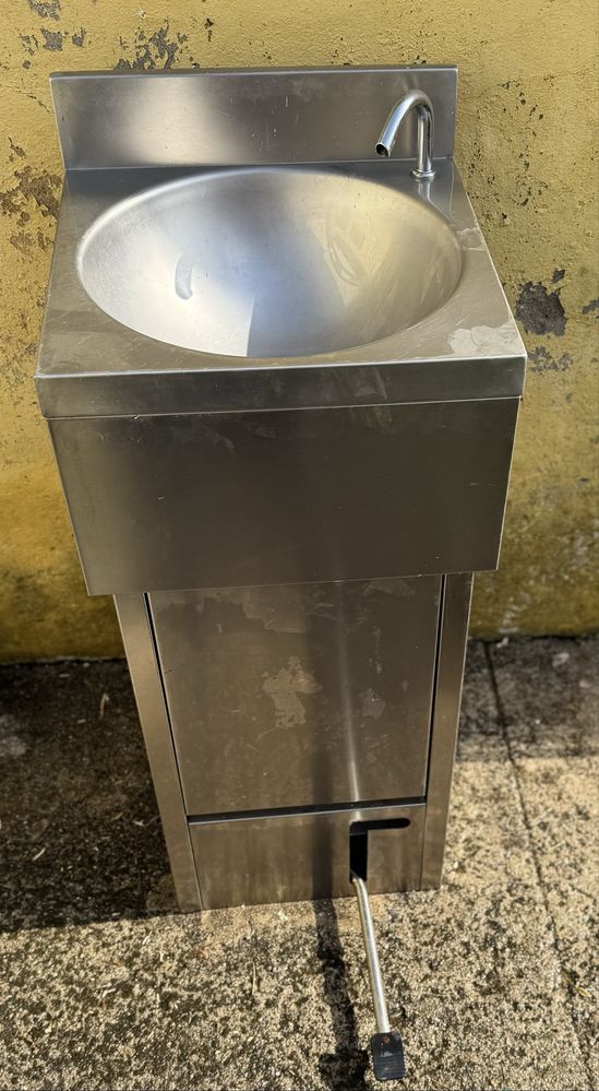 Pio lava mãos com pedal