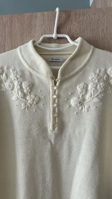 Вінтажний светр з вишивкою