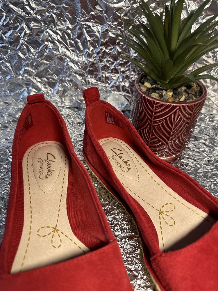 НОВІ замшеві жіночі мокасини Clarks 38р