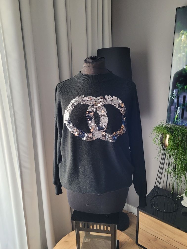 Sweter damski z aplikacją