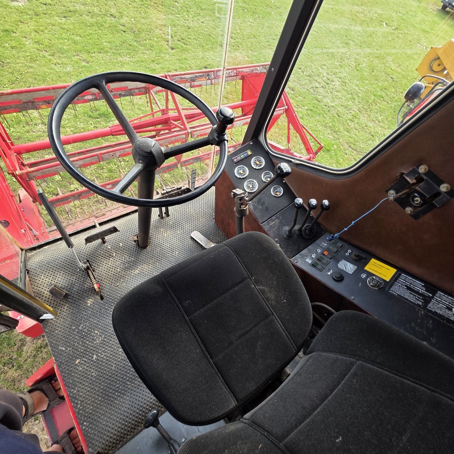 Комбайн зерно збиральний Massey Ferguson 20 з Фінляндії