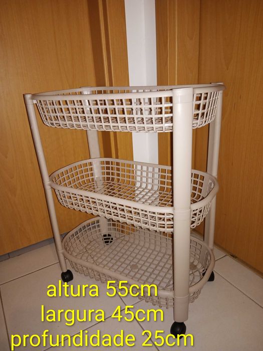 Carrinho com rodas para arrumação, 3 cestas.