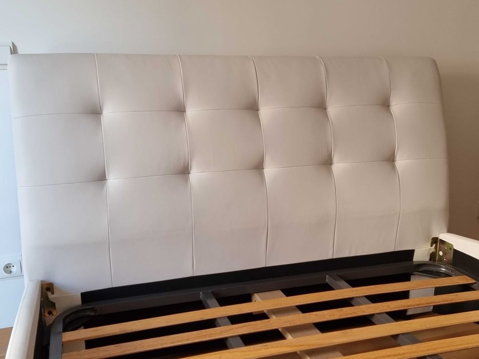 Cama de casal branca