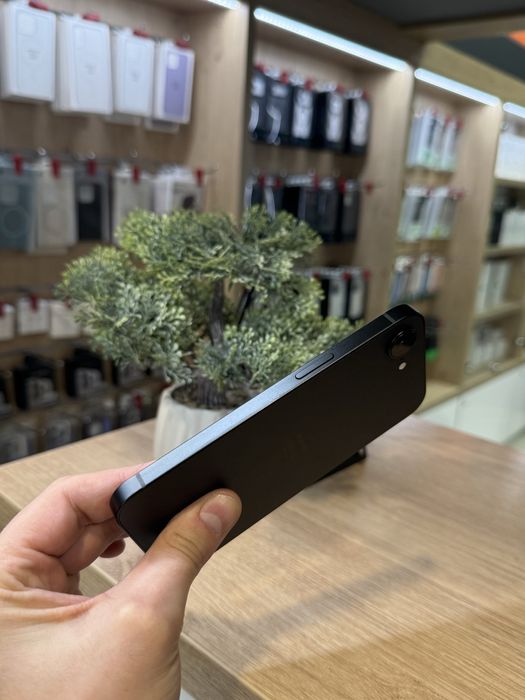 Б/у iPhone 16e 128Gb Black