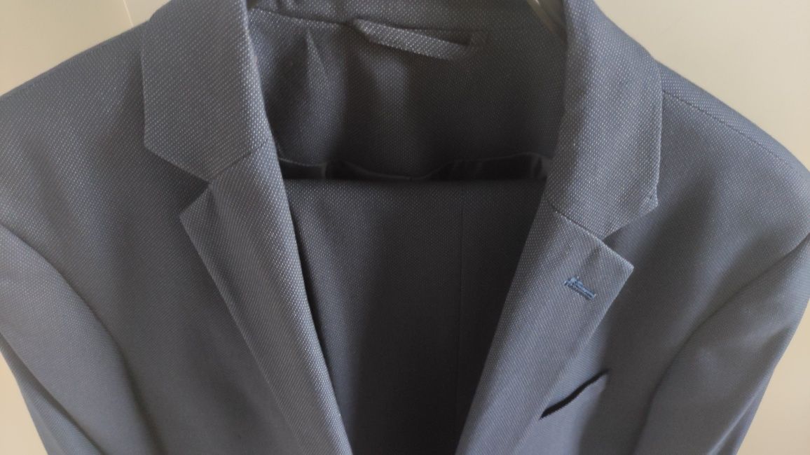 Męski granatowy garnitur Reserved 48-50, slim fit.