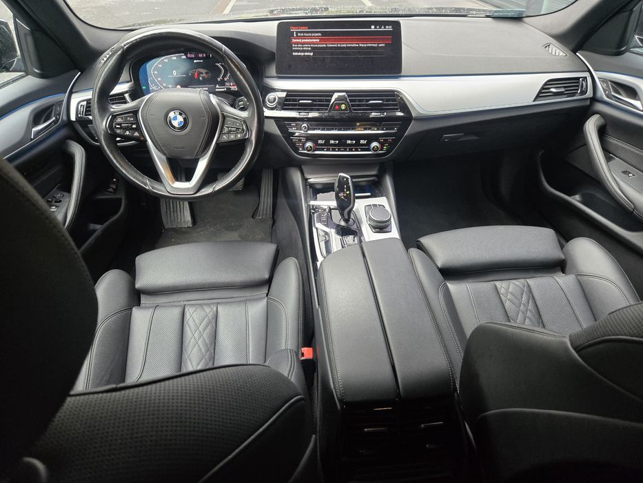 Wynajem BMW 530e 2022 Automat