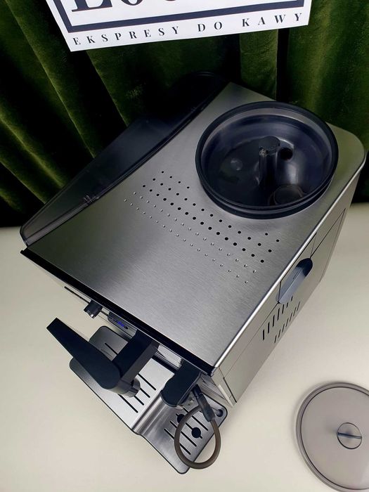 Piękny solidny ekspres z gwarancją Siemens EQ.8 s300! po serwisie